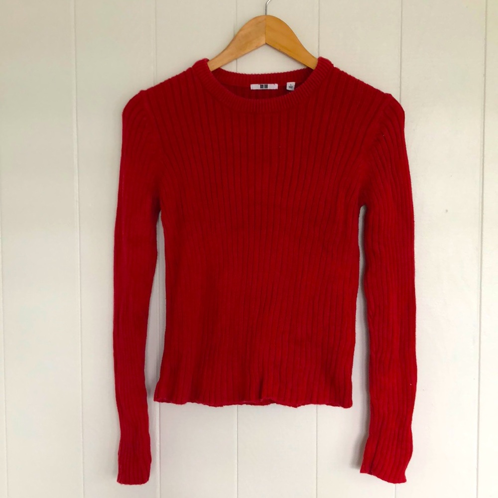 UNIQLO red knit long sleeve shirt